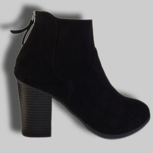 🍁Brash Brand, black suede ankle zipper booties Women's size 9. EUC!!